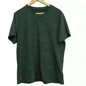 UNTUCKit Men’s Medium Gray V-Neck Short Sleeve T-Shirt